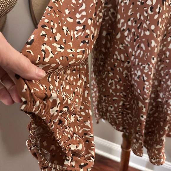 Leopard Print Bubble Sleeve Top - Picture 9 of 9